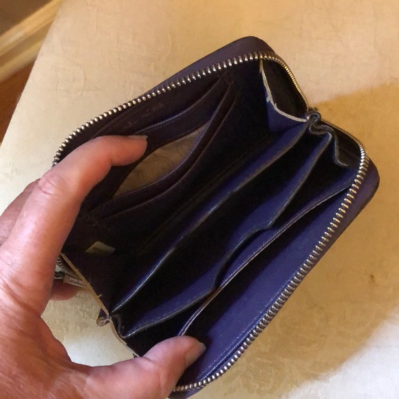 Michael Kors plum wristlet in great condition - Picture 5 of 8
